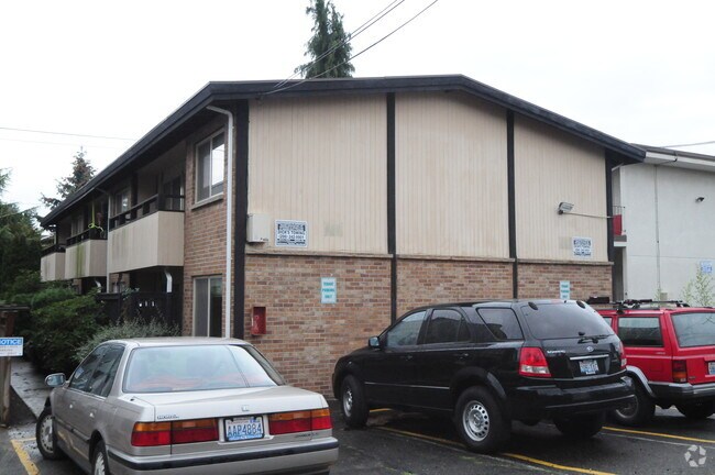 Building Photo - 4017 California Ave SW