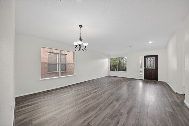 Foto del edificio - 1318 Hawks Nest Dr