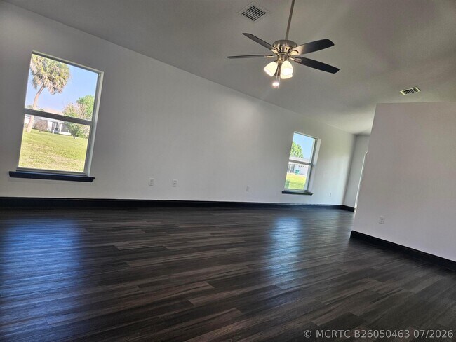 Building Photo - 5101 SE 43rd Trce