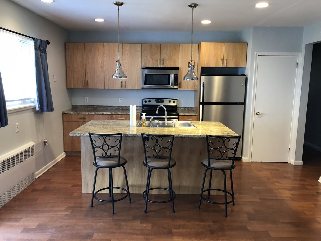 Foto principal - 4368 Elmhurst Blvd