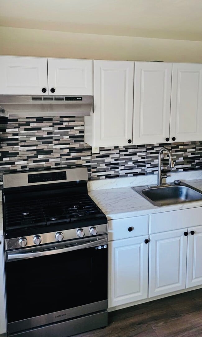Building Photo - 5 Millers Ln