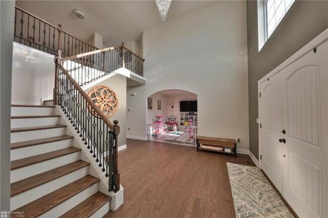 Building Photo - 7 Creek View Ct