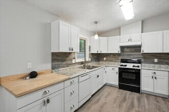 Building Photo - 8740 Carter Cir