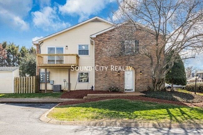 Foto del edificio - 221 Cottage Pl