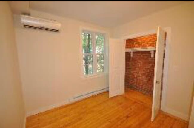 Building Photo - 28 Sussex St