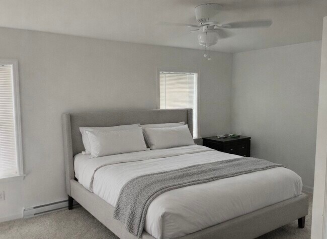 Foto del edificio - 13 S Main St