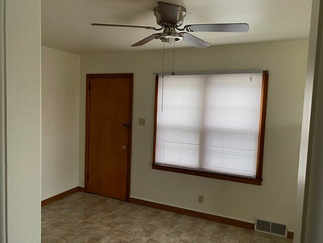 Dining Room - 176 N 4th St