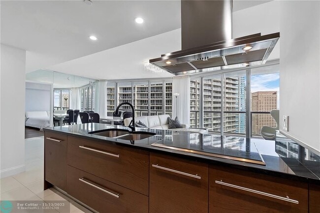 Building Photo - 495 Brickell Ave