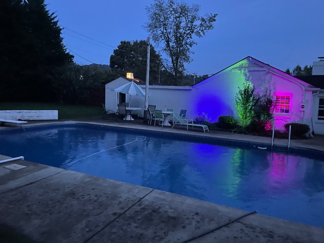 Foto del edificio - 920 Riverview Dr