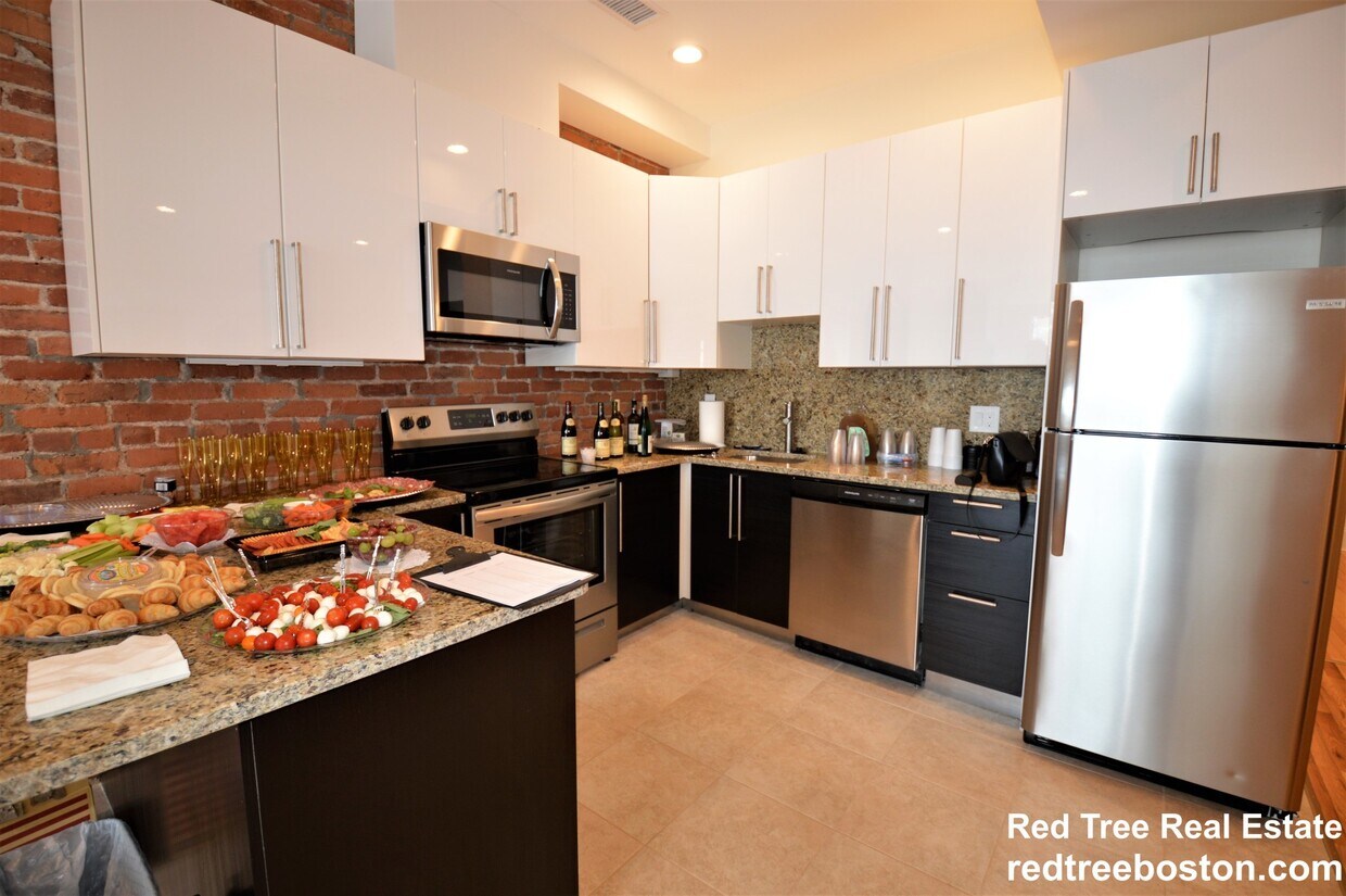 Foto principal - 1032 Commonwealth Avenue