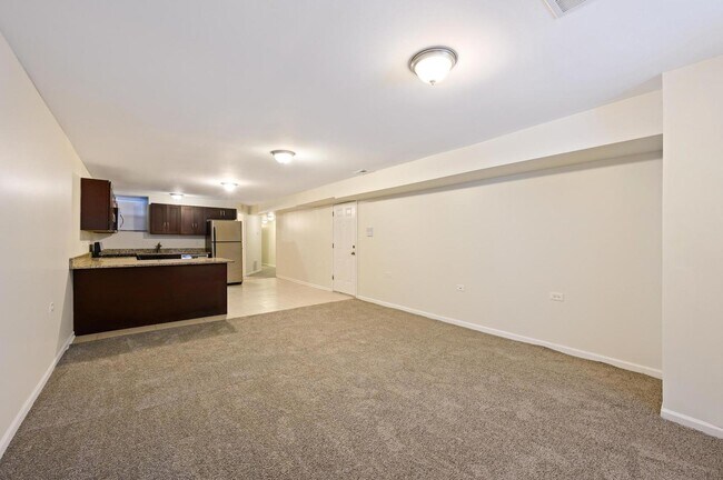 Building Photo - 4421 S Prairie Ave