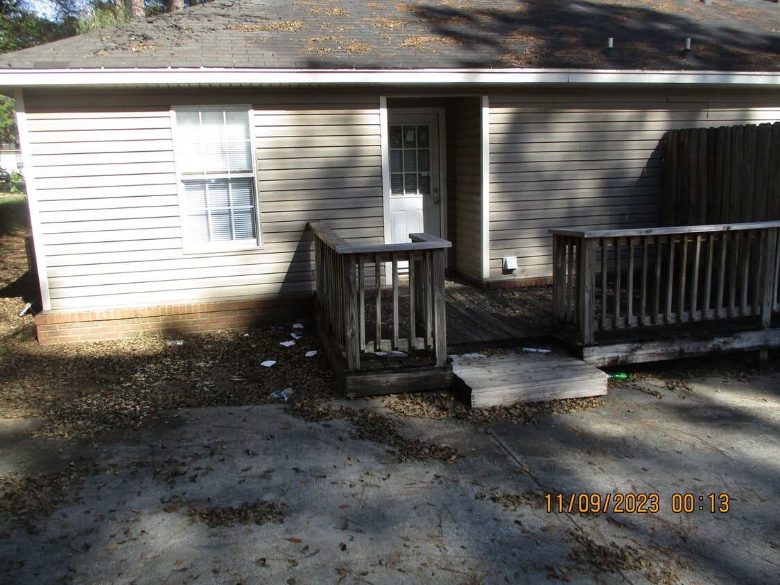 Building Photo - 900 9th Ave