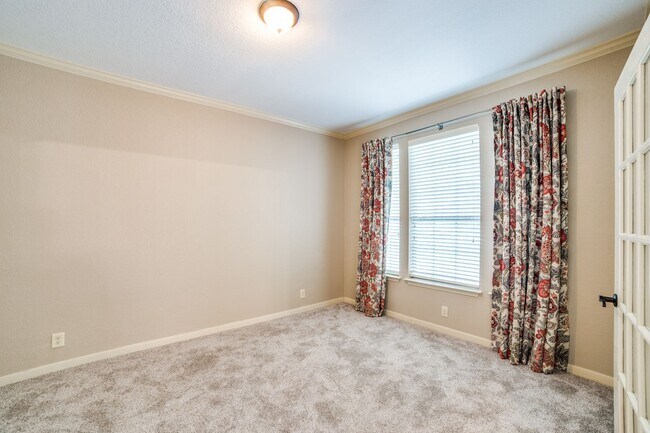 Foto del edificio - BEAUTIFUL 5-BEDROOM CUSTOM HOME IN WIND GATE RANCH