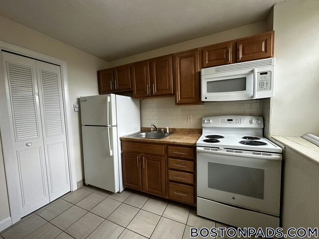 Building Photo - 10 Armington St