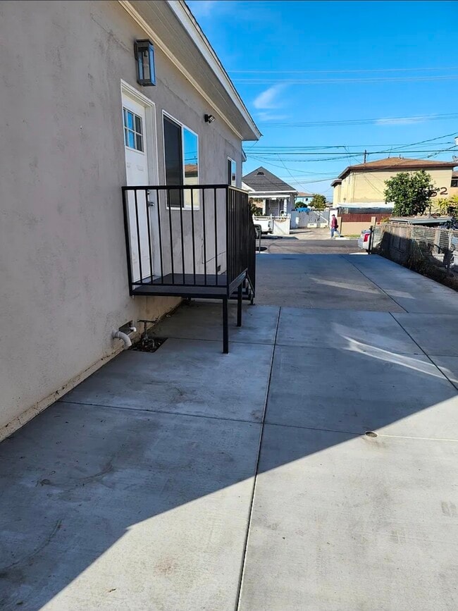 Building Photo - 247 W Sepulveda St