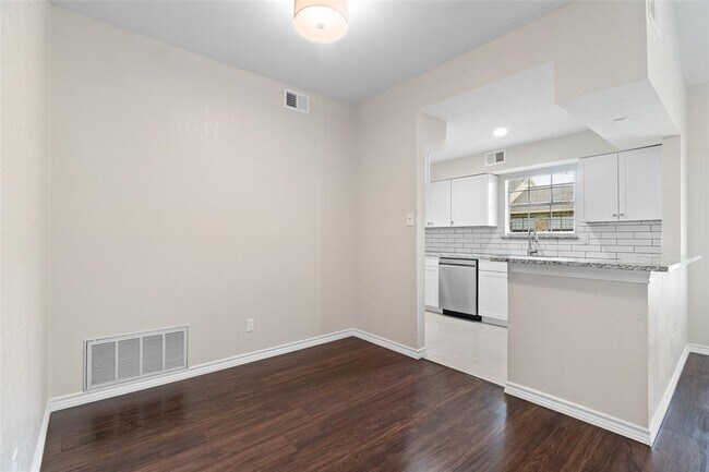 Building Photo - 3120 Devonshire Dr