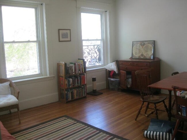 Building Photo - 1595 Beacon St