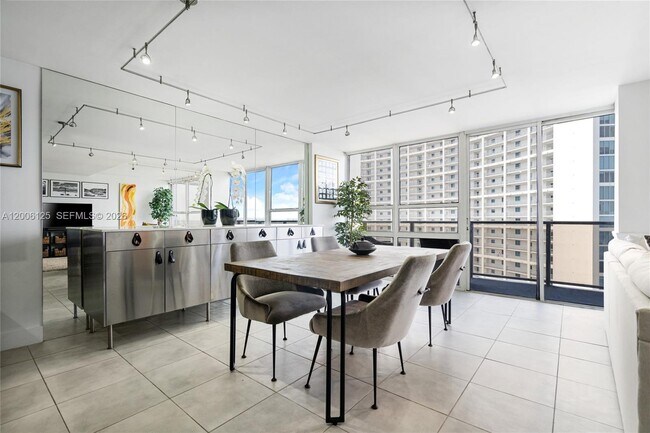 Foto del edificio - 600 NE 36th St