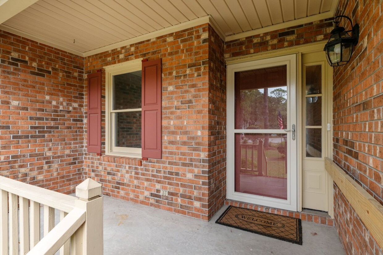 Foto principal - 3x2 Gem Nestled on Cul-DeSac in Premier Ga...