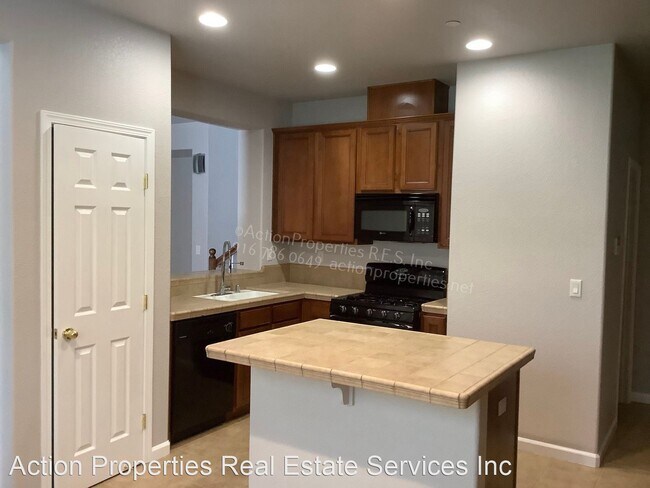 Building Photo - 3 br, 2.5 bath House - 3050 Sierra View Ci...