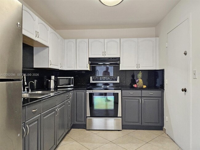 Building Photo - 3800 S Ocean Dr