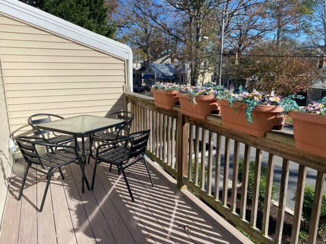 Building Photo - 31B 6th St