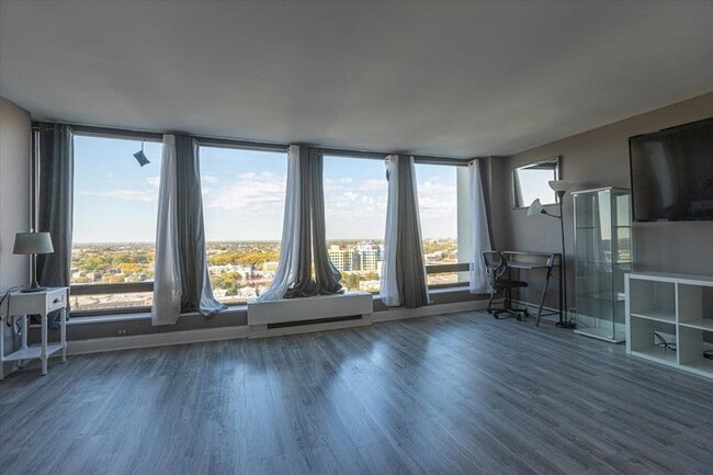 Foto del edificio - 5445 N Sheridan Rd