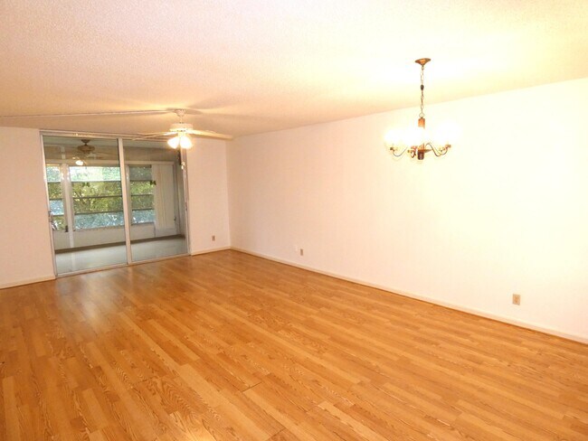 Foto del edificio - 357 N Rock Island Rd
