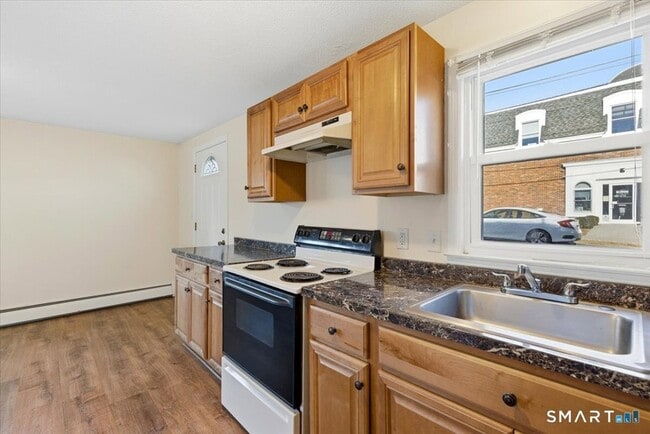 Building Photo - 194 Cherry St