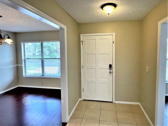 Building Photo - 512 W Springtree Way