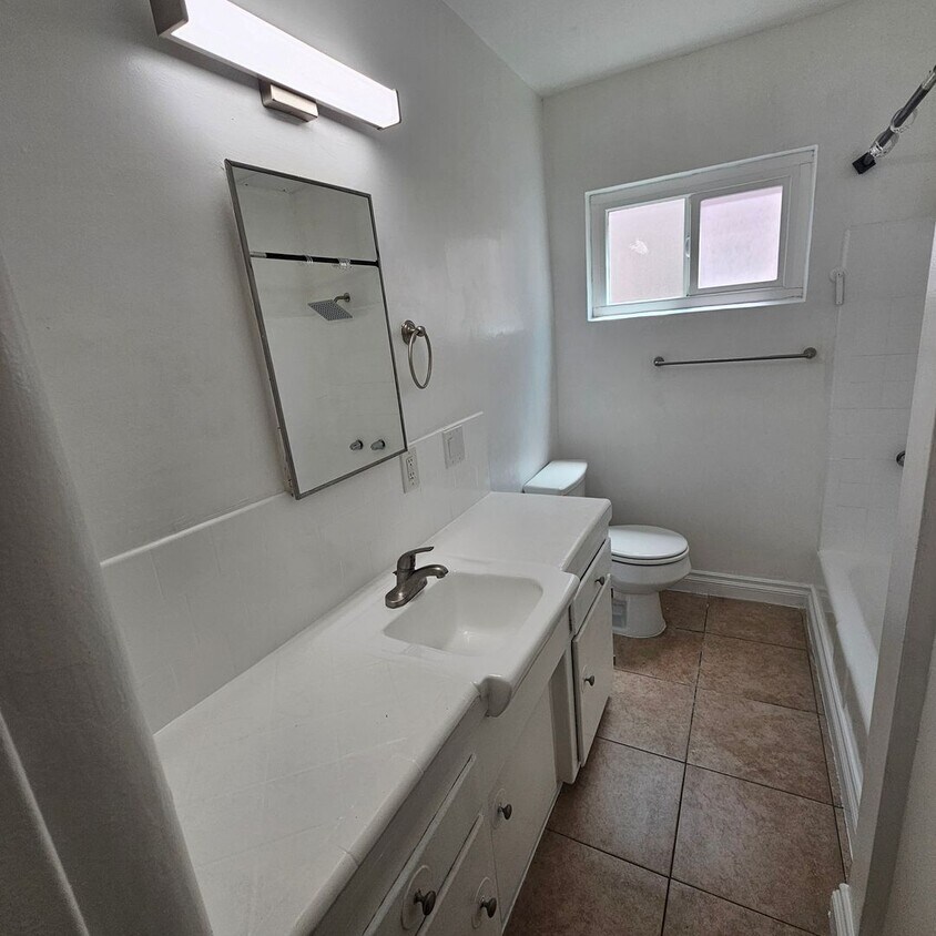 Foto del edificio - Beautiful Spacious 1 Bed/1 Bath Apartment ...