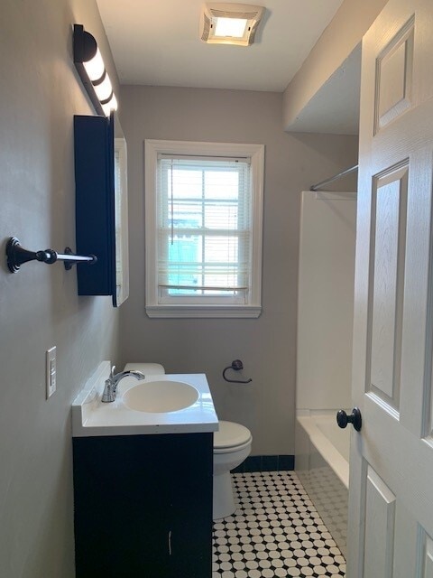 Building Photo - 827 W 44th St