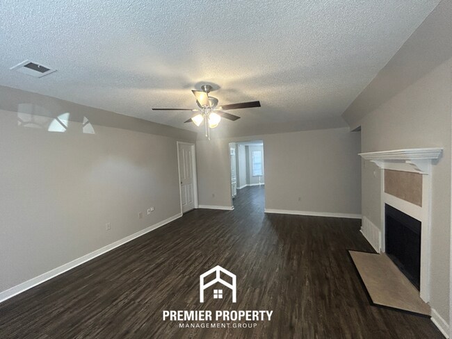 Building Photo - 7130 Redfern Dr