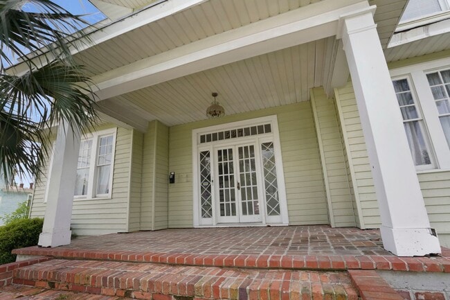 Building Photo - Renovated 2 bedroom 1 bathroom with office space Baldwin Park