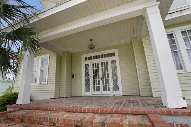 Foto del edificio - Renovated 2 bedroom 1 bathroom with office space Baldwin Park