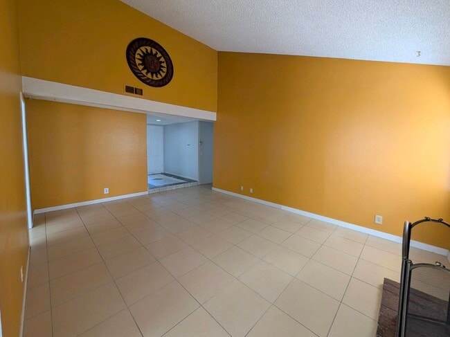 Foto del edificio - 914 W Alton Ave