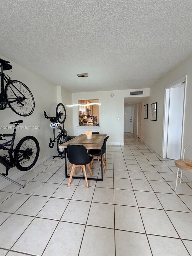 Building Photo - 2903 N Miami Beach Blvd