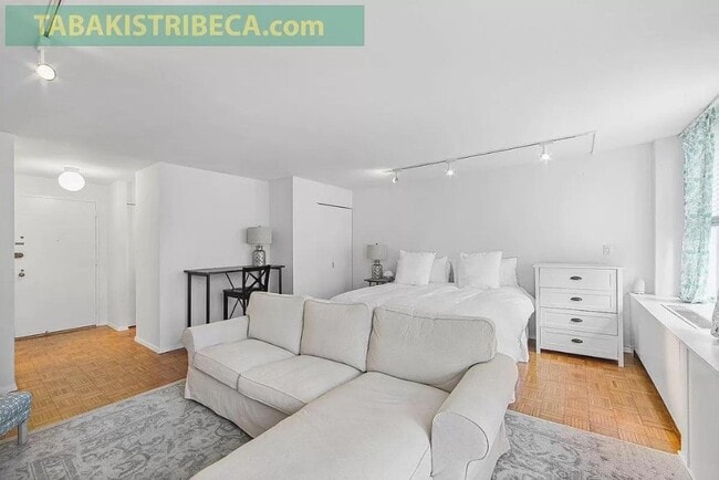 Building Photo - 303 Greenwich St