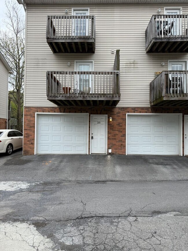 Foto del edificio - 2305 S Greenwood Dr