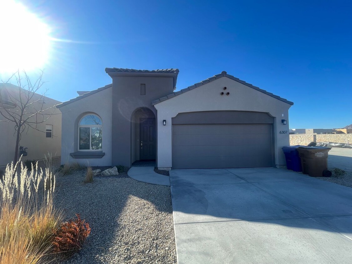 Primary Photo - Beautiful Newly Constructed Home in Metro ...