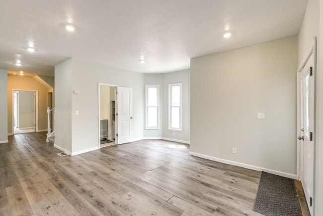 Building Photo - 1212 Rowley Ave