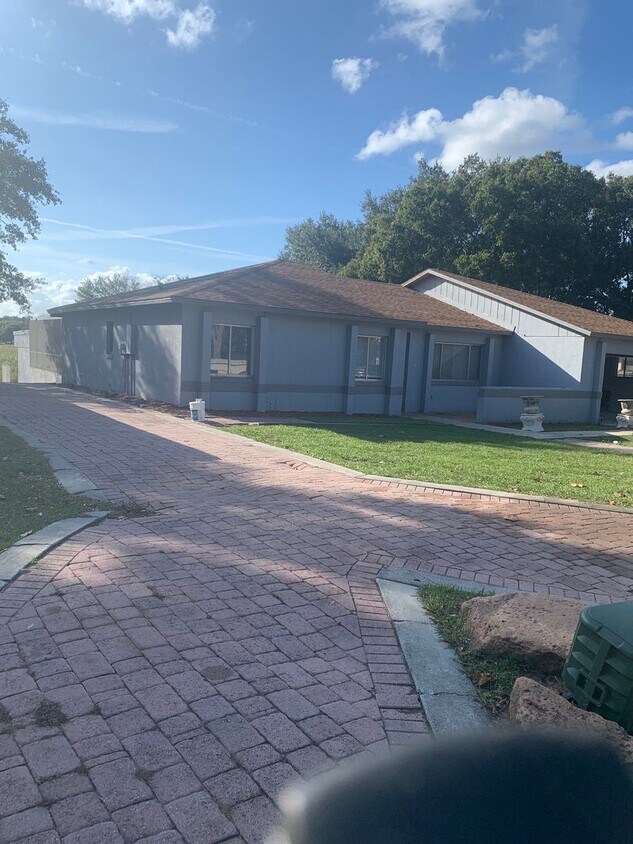 Primary Photo - Lakefront Pool Home
