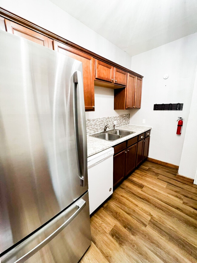 Building Photo - 820 10th Ave N