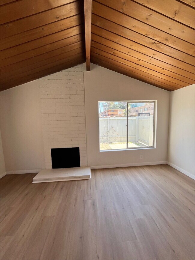 Building Photo - $1,775 - 1 Bed 1 Bath Fully Renovated Apartment within a Gated Complex in City Heights