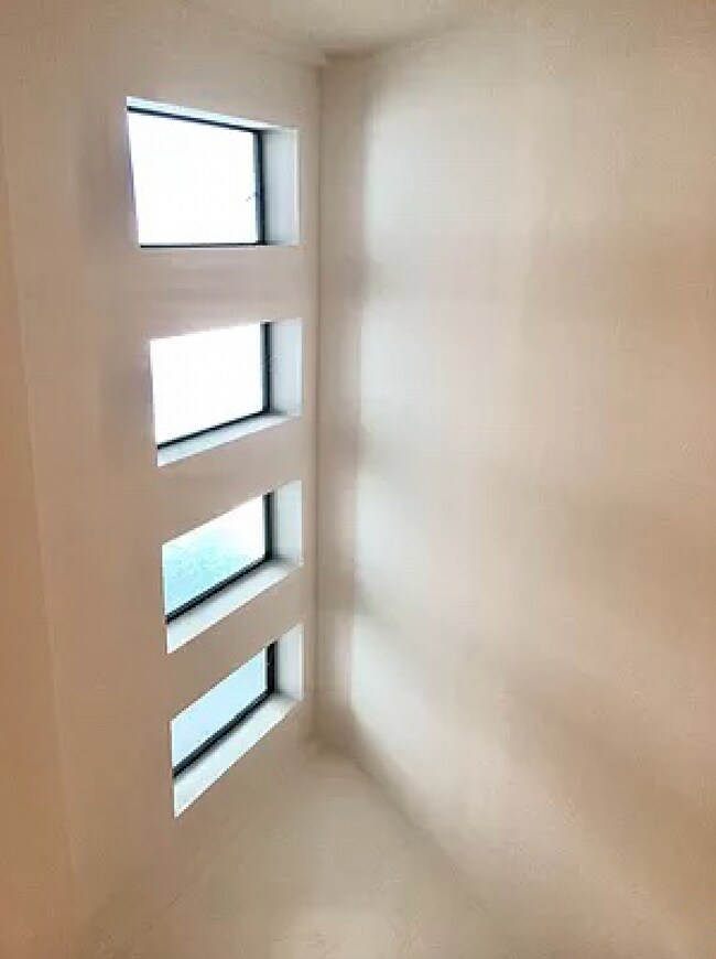 Building Photo - 28 W 47th St