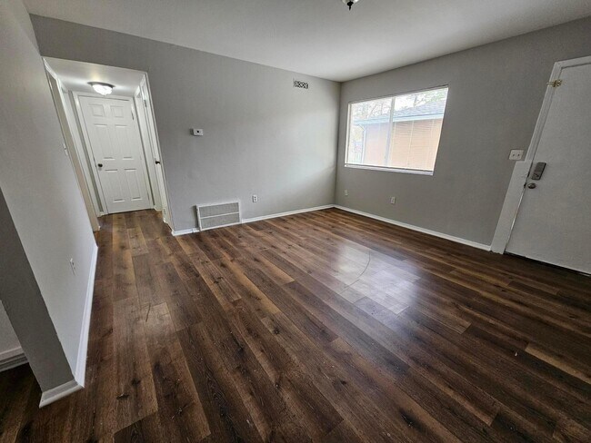 Building Photo - 2398 Velma Ave