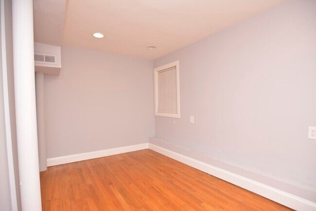 Foto del edificio - 3515 W McLean Ave