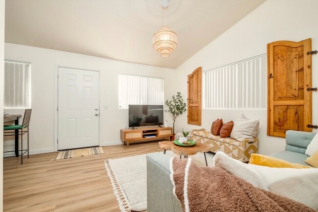 Building Photo - 61809 Valley View Cir