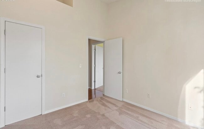 Building Photo - 5264 NE 121st Ave