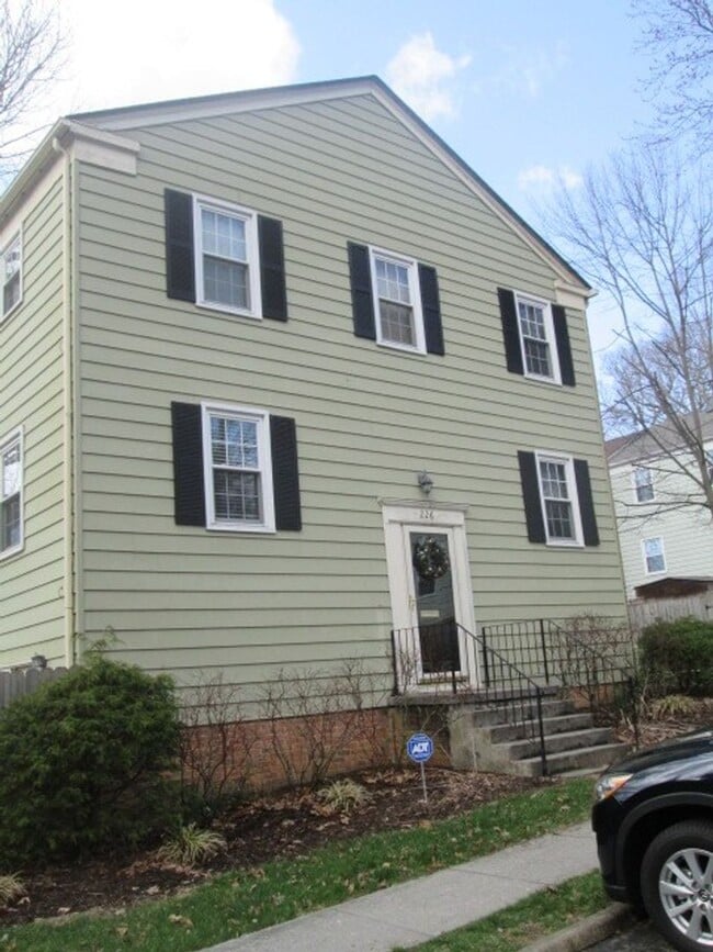 Building Photo - 226 Huntington Ln